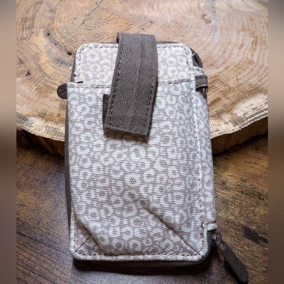 Thirty-One ID Wallet CREDIT CARD HOLDER - Picture 2 of 10